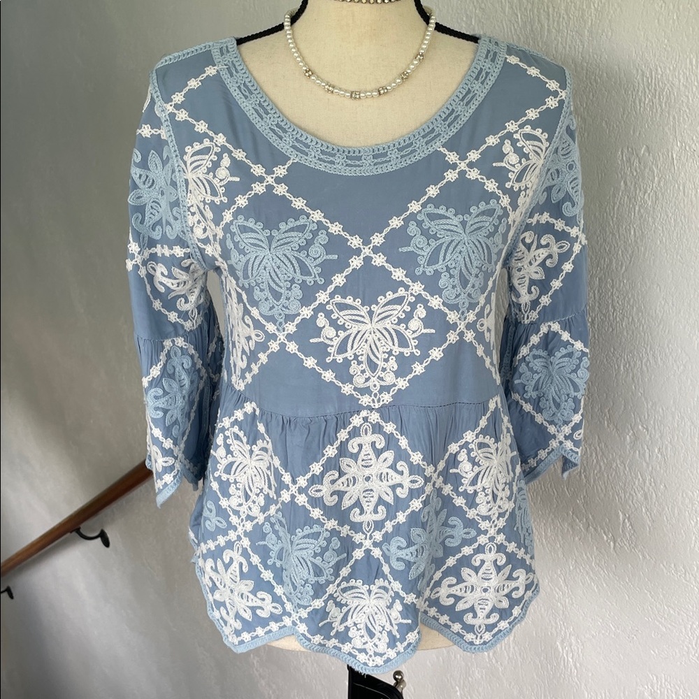 Anthropologie Brand Kindred Women Embroidered Blue white Peplum Blouse Top Med